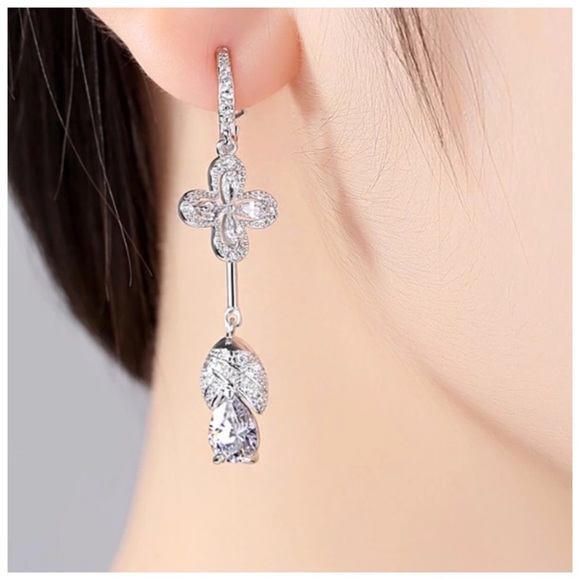 Swarovski Crystals The Yuana Earrings - Picture 4 of 5